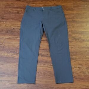 Vuori Men's Gray Pants Size 36 Athleisure Casual Trendy Comfy Workwear
